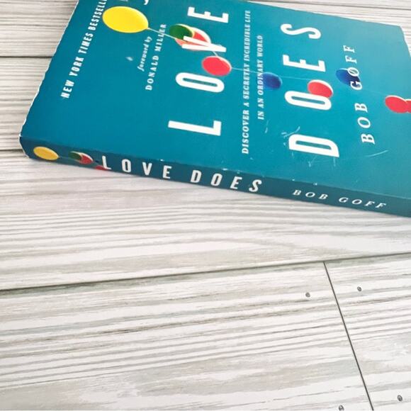 Love Does: Discover a Secretly Incredible Life Paperback Book By Bob Goff - Picture 10 of 12